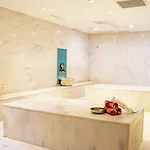Ramada & By Wyndham Izmir Kemalpasa (Izmir)