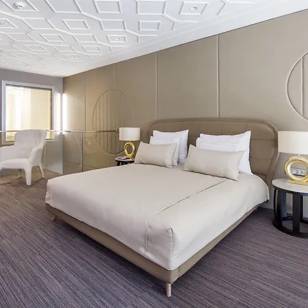 Ramada & By Wyndham Izmir מלון