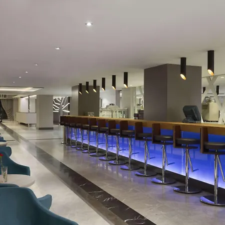 מלון Ramada & By Wyndham Izmir