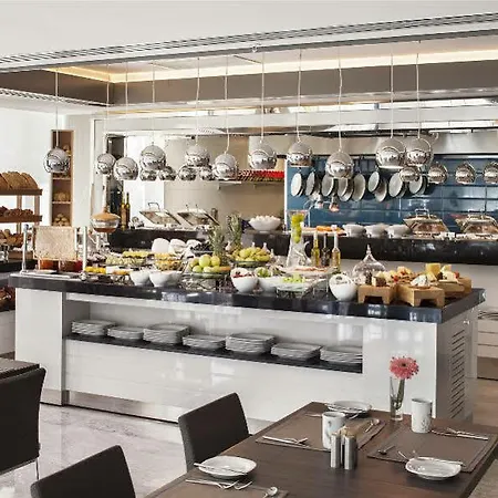 Ramada & By Wyndham Izmir Szálloda 4*