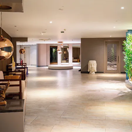 酒店 Ramada & By Wyndham Izmir 4*