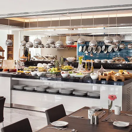 酒店 Ramada & By Wyndham Izmir 4*