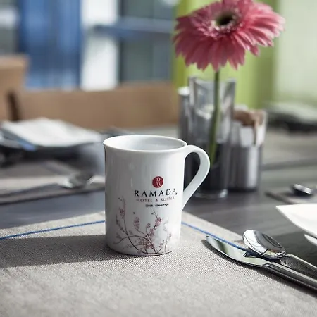 酒店 Ramada & By Wyndham Izmir 4*
