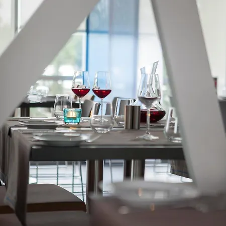 酒店 Ramada & By Wyndham Izmir 4*