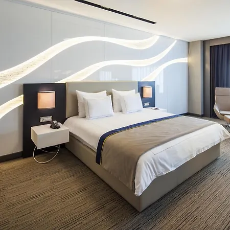 Ramada & By Wyndham Izmir Кемальпаша
