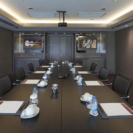 Ramada & By Wyndham Izmir Kemalpasa (Izmir)