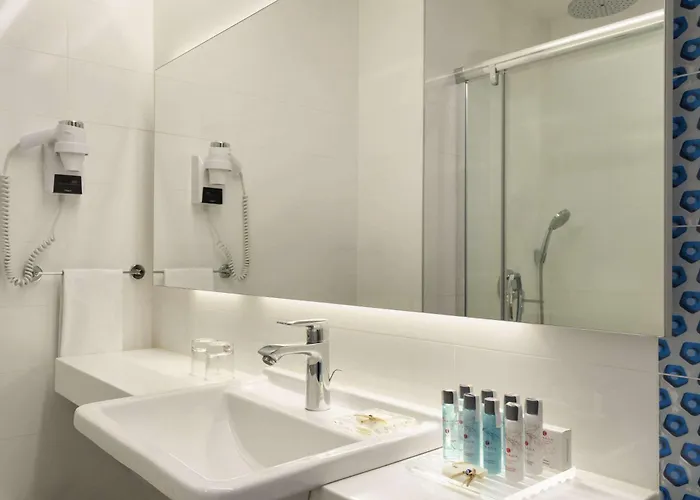 Hotel Ramada & By Wyndham Izmir 4*