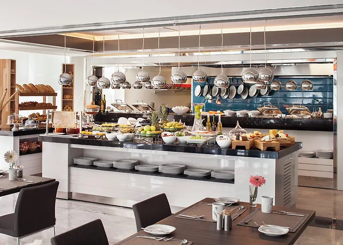 Hotel Ramada & By Wyndham Izmir 4*