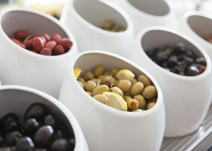 Hotel Ramada & By Wyndham Izmir 4*