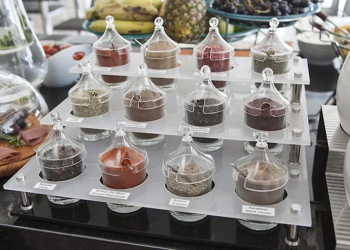 Hotel Ramada & By Wyndham Izmir Kemalpasa (Izmir)