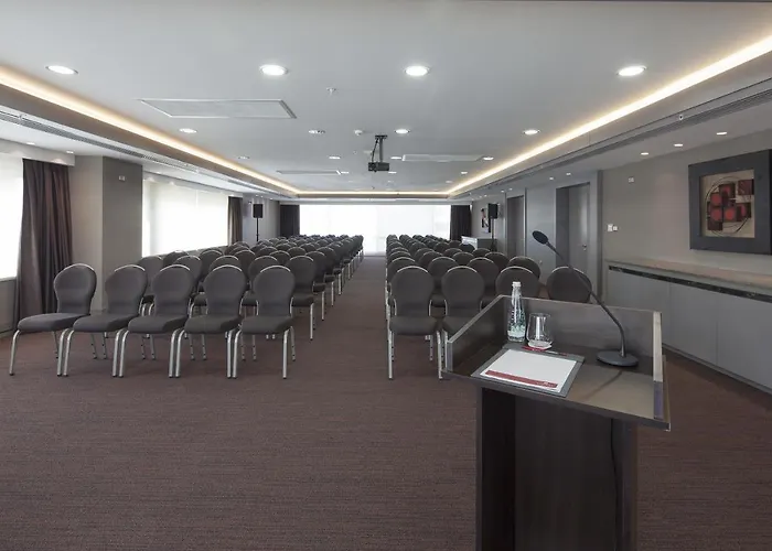 Ramada & By Wyndham Izmir Hotel